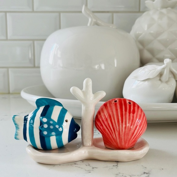 Pier 1 Shell and Fish salt and pepper shaker set - Picture 1 of 9